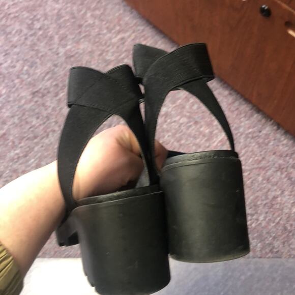 Steve Madden elastic lug sandals - Picture 6 of 6